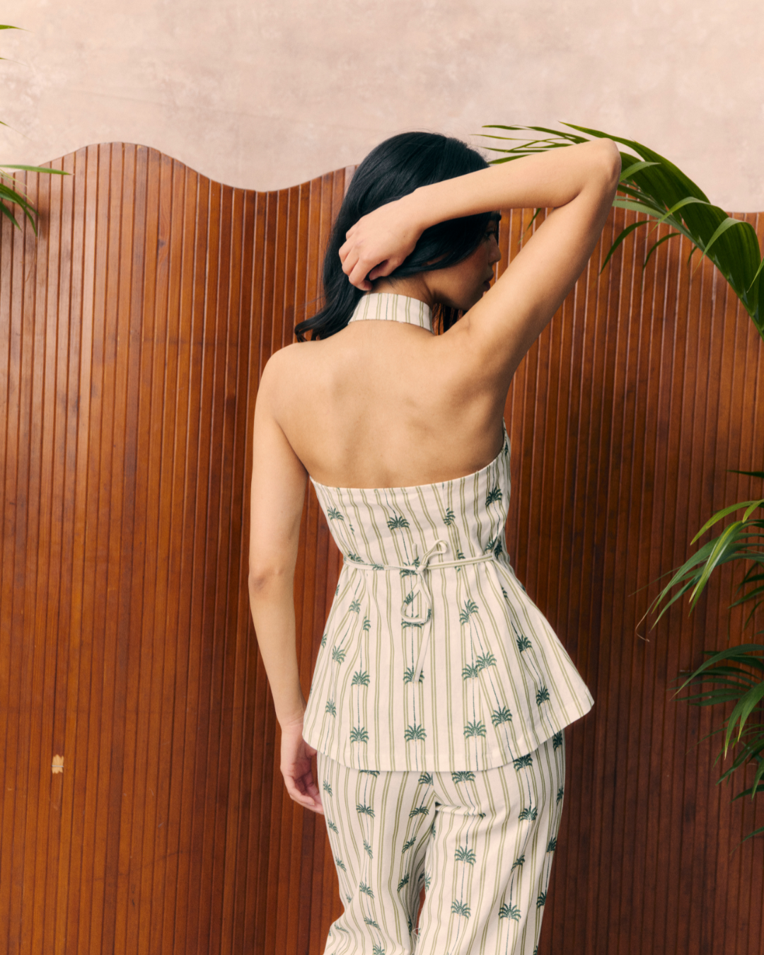 Top Renata Pahoa con escote halter y estampado de palmeras – Laganini · PORTICO Concept, Turó Park Barcelona (vista 6)