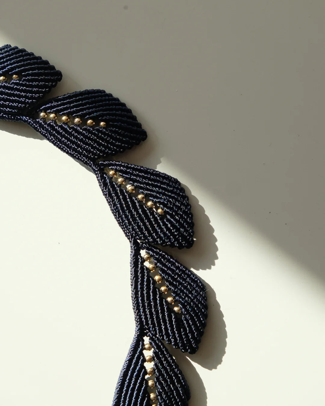 COLLAR AURA HOJAS AZUL