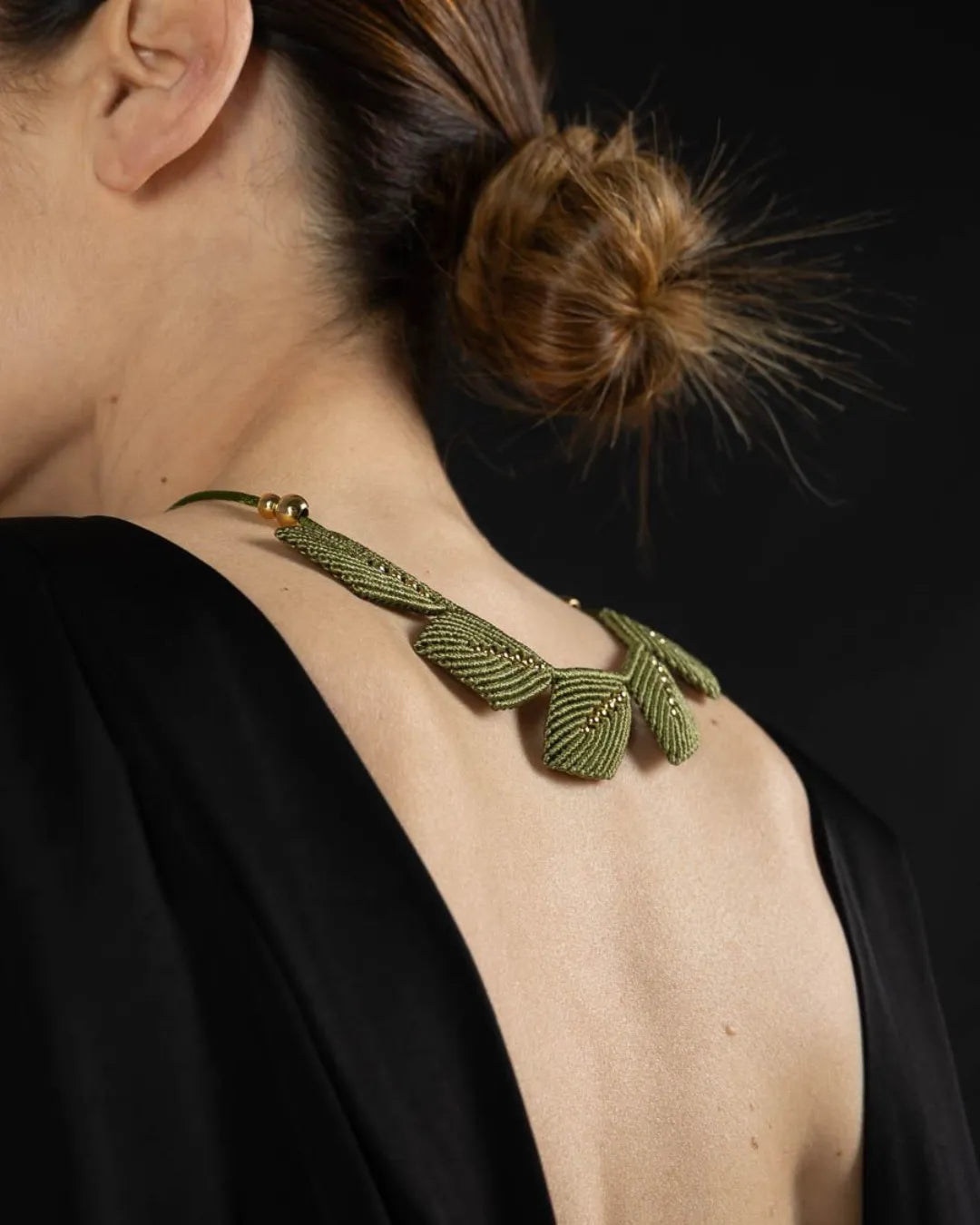 COLLAR AURA HOJAS VERDE
