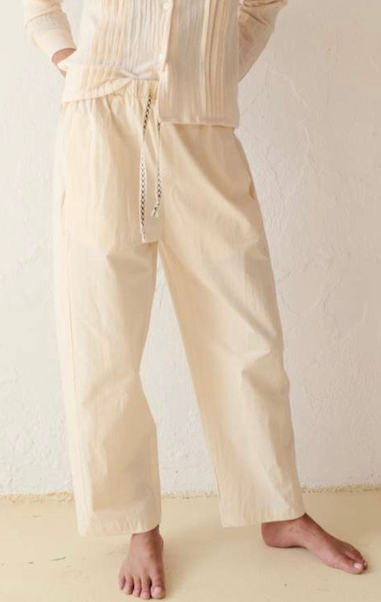 Pantalón recto en tono crudo marfil natural – Josephine · PORTICO Concept, Turó Park Barcelona