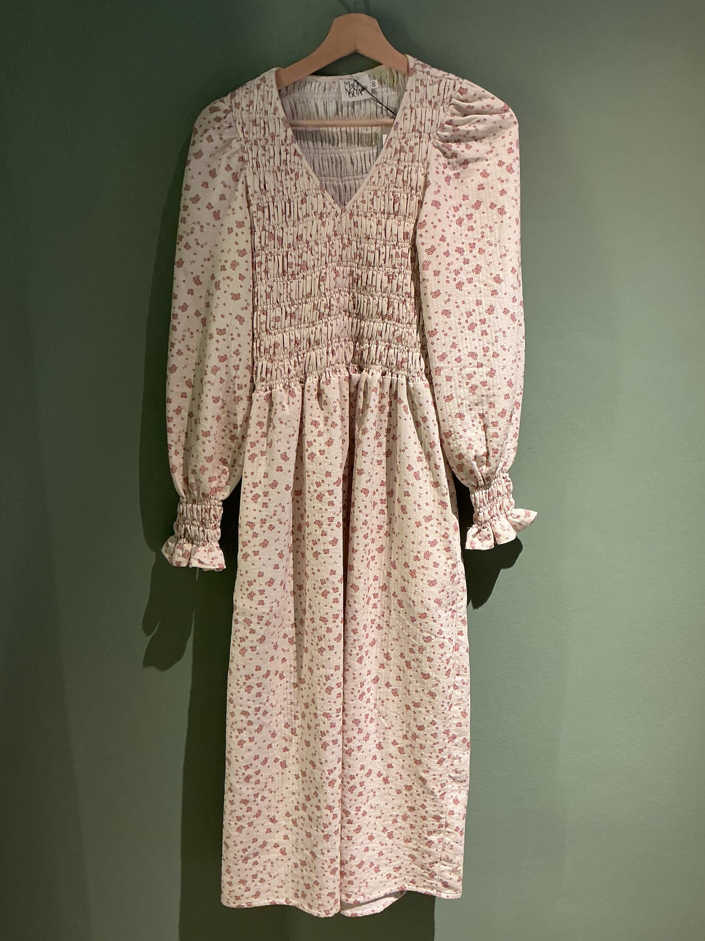 Vestido largo crudo con estampado floral rosa – Magnolya Collection · PORTICO Concept, Turó Park Barcelona