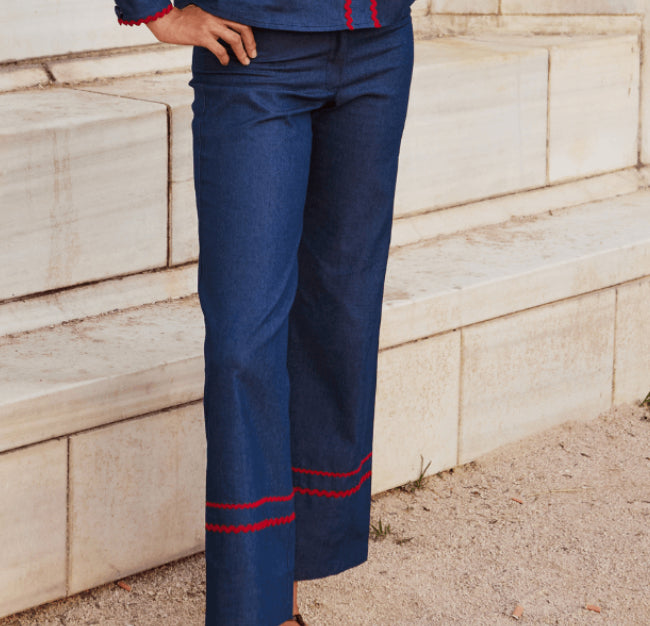 Pantalón Punky Denim, vaquero de pierna ancha con greca roja – Laganini · PORTICO Concept, Turó Park Barcelona