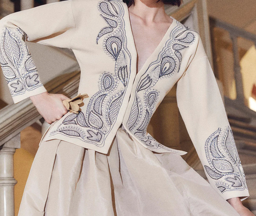 Chaqueta Aragon entallada en beige de IQ Collection · PORTICO Concept, Turó Park Barcelona