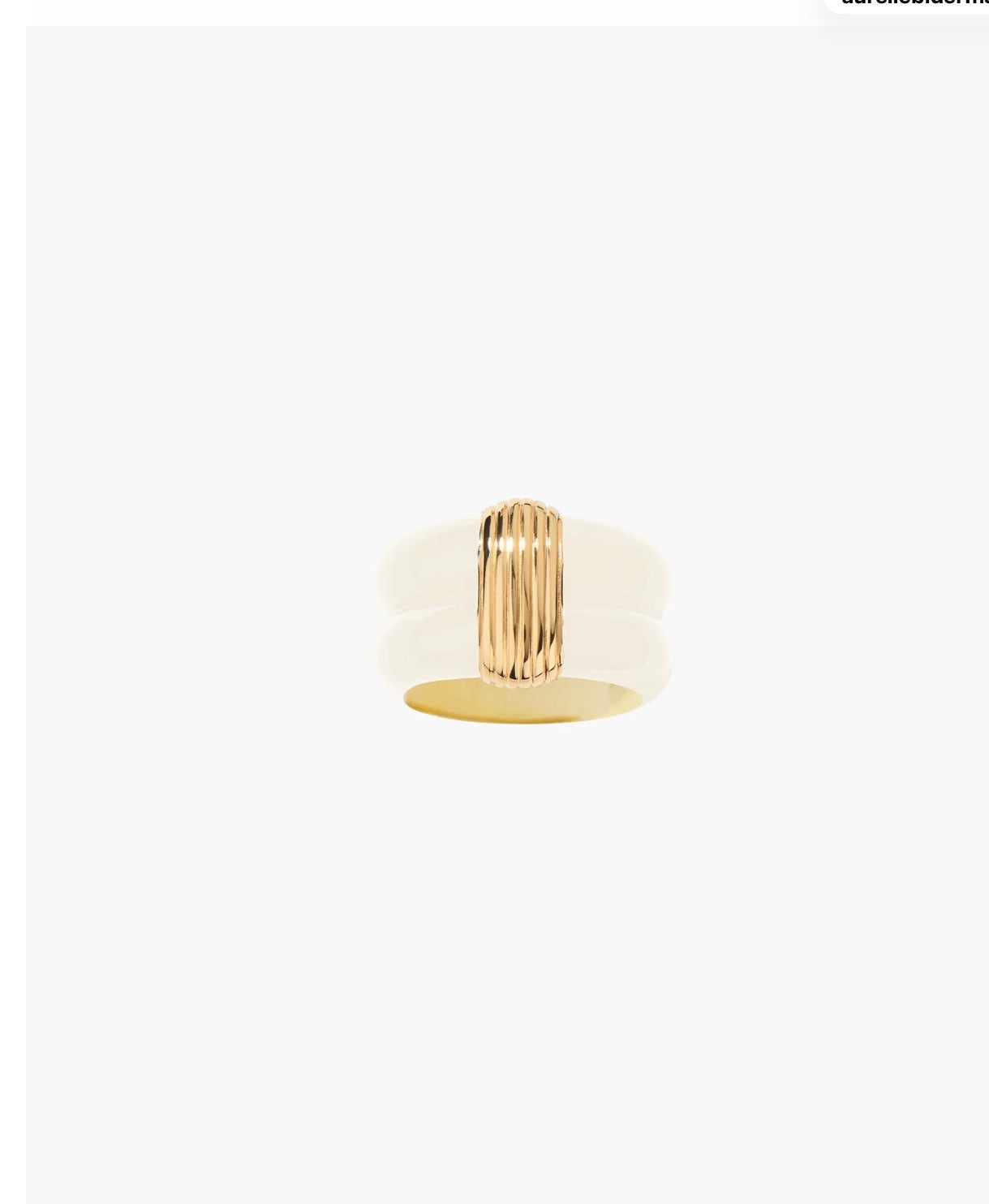 Anillo Katt en marfil con detalle estriado dorado – Aurélie Bidermann · PORTICO Concept, Turó Park Barcelona