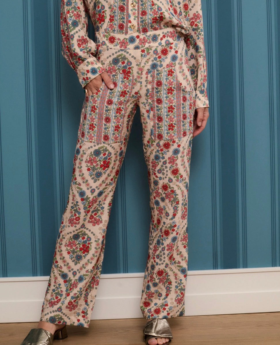 Pantalón ancho con estampado floral sobre base beige – Josephine · PORTICO Concept, Turó Park Barcelona