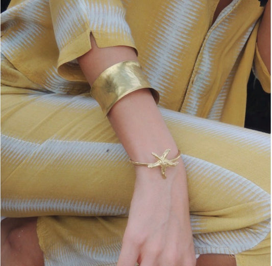 Pulsera Aro con estrella de mar en latón – Olga Prieto · PORTICO Concept, Turó Park Barcelona (vista 2)