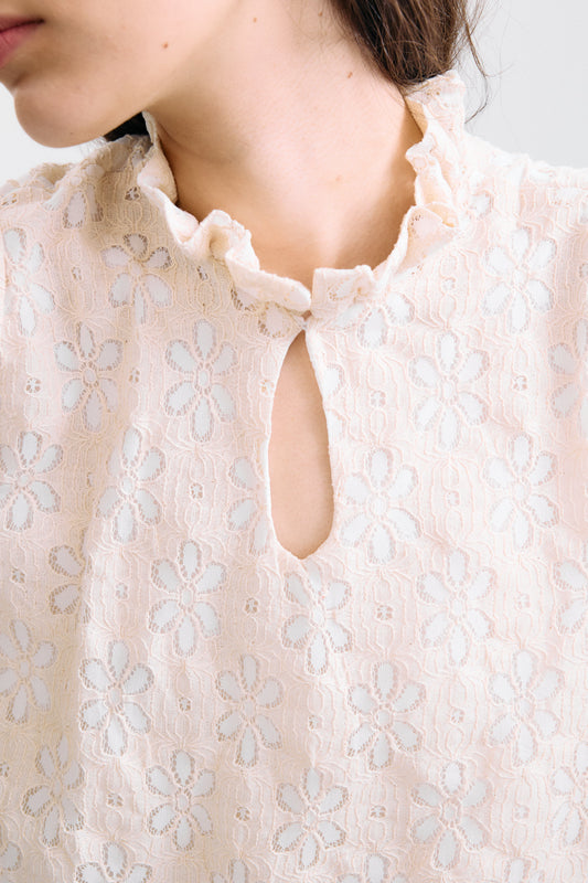 Blusa Meriggio Flores Bordadas Beige de IPA Brand · detalle 1