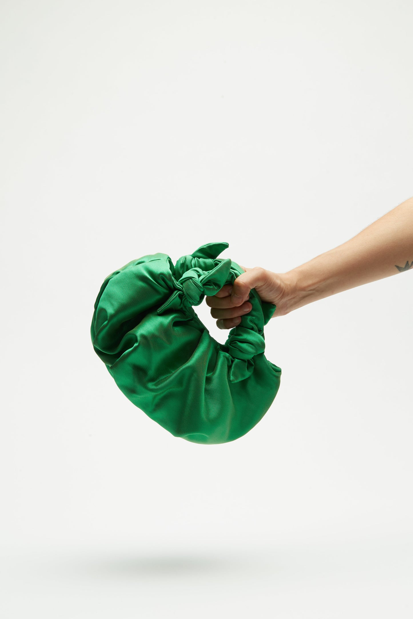 Bolso Bernatta Mini verde de Laia Alen – Laia Alen · PORTICO Concept, Turó Park Barcelona (vista 5)