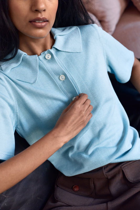 Antonia Silk Polo Sky Blue de Laia alen · detalle 1