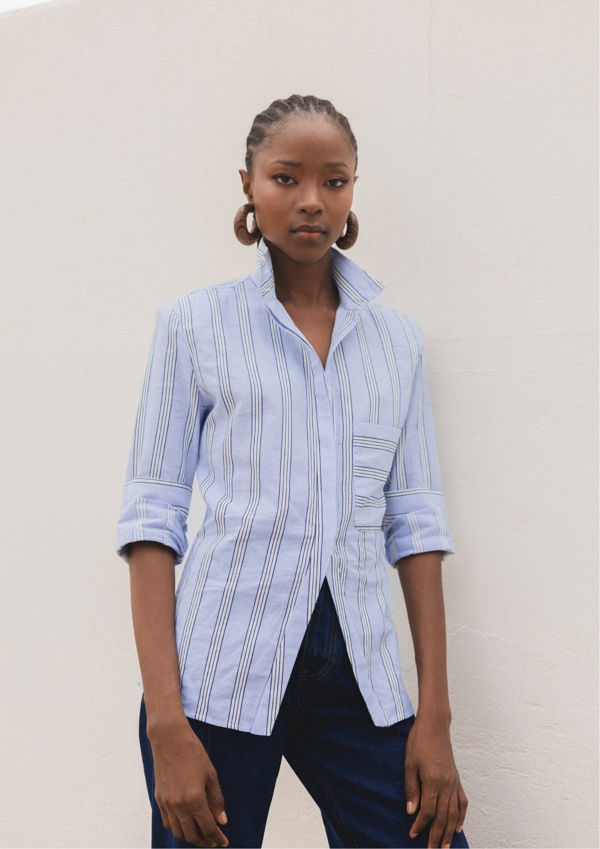 Camisa Graham de IQ Collection · rayas sobre base azul · cuello perkins, botonadura 3/4 · vista 5
