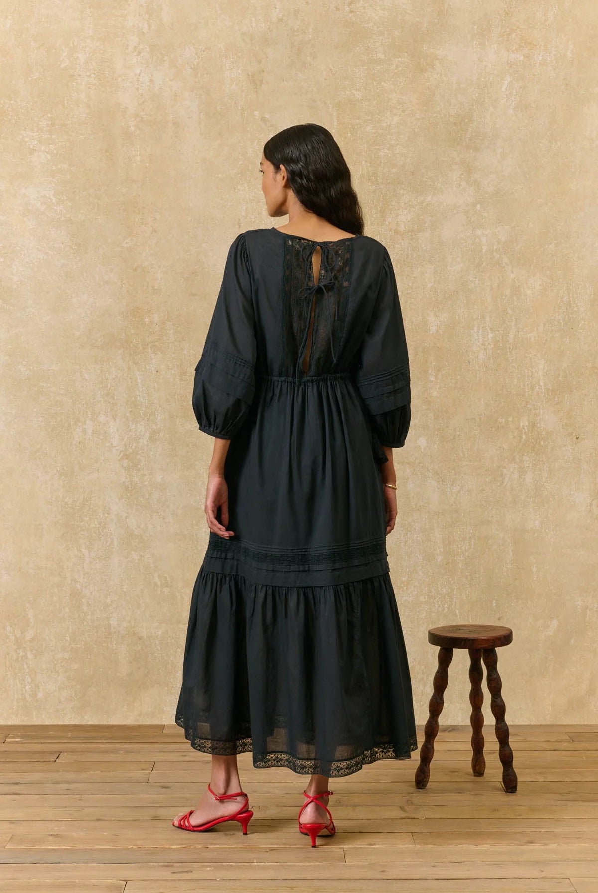 Vestido Bali, vestido largo negro con bordados – Louise Misha · PORTICO Concept, Turó Park Barcelona (vista 2)