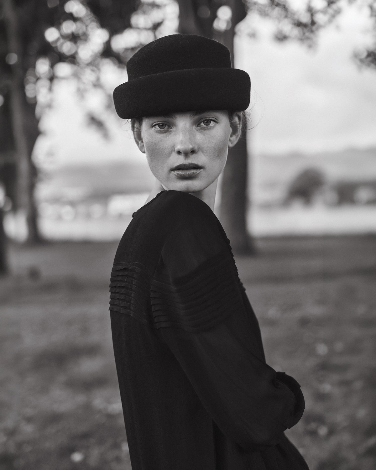 Casquete Nina Negro de Zahati · detalle 5