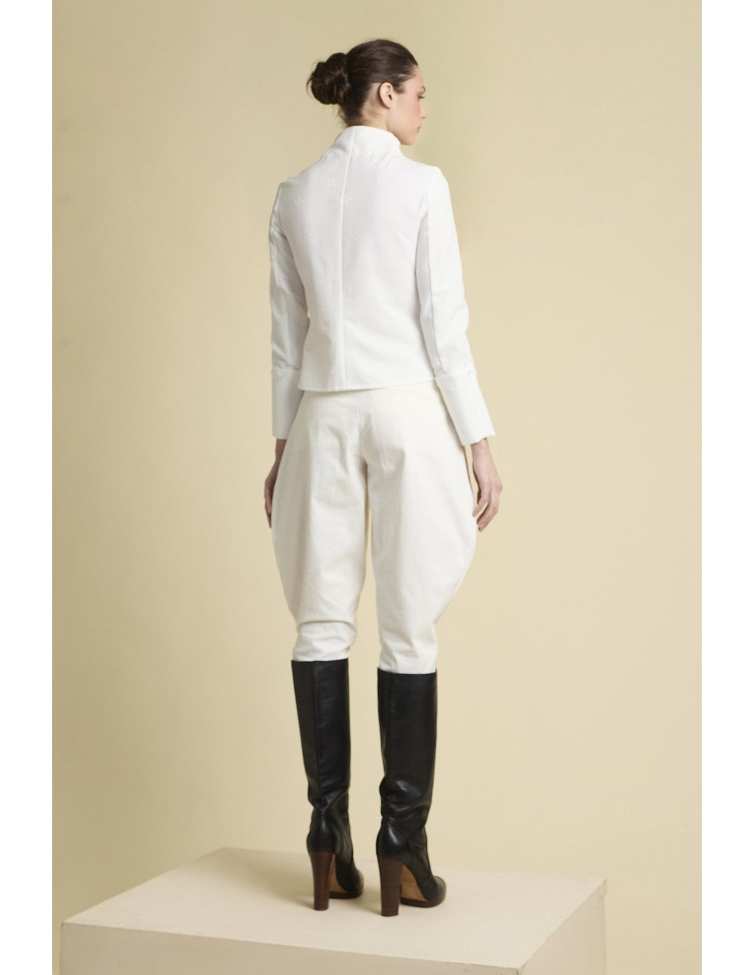 Pantalón Sora Gabardina Crudo de Zaitegui studio · detalle 1
