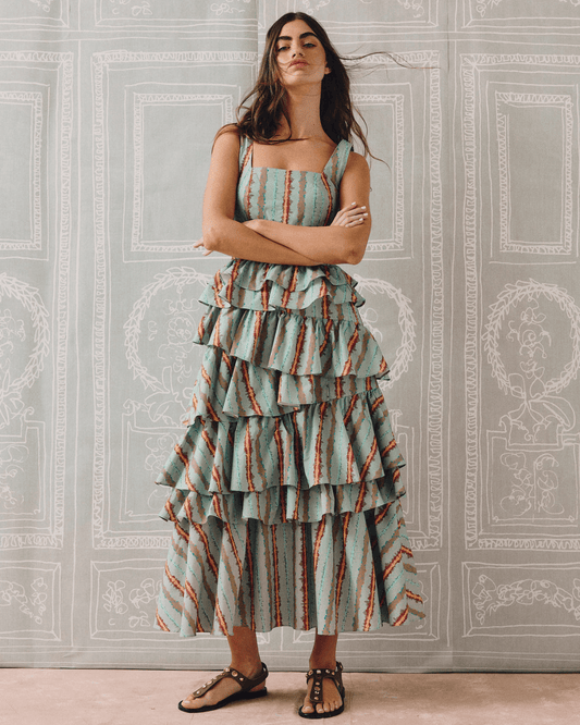 Vestido Daiquiri Aquamarine midi de volantes con estampado tie dye – Laganini · PORTICO Concept, Turó Park Barcelona