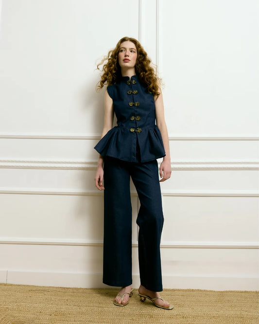 Shanghai Denim Vest, chaleco denim con botones Cheongsam – Laganini · PORTICO Concept, Turó Park Barcelona (vista 2)