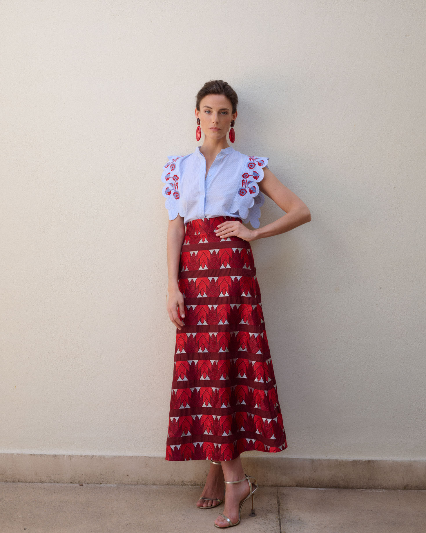 Camisa Anna a rayas azules con bordado floral de IQ Collection · PORTICO Concept, Turó Park Barcelona (vista 3)