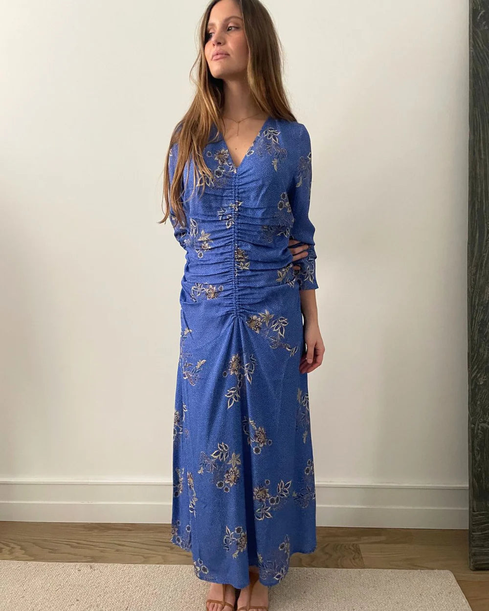 Vestido largo azul aciano con fino estampado floral en crudo – Magnolya Collection · PORTICO Concept, Turó Park Barcelona (vista 4)