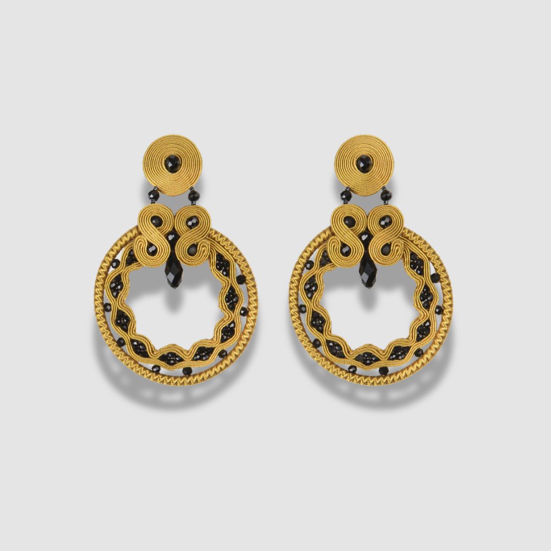 Pendientes Ocre & Azabache en ocre y negro – Musula · PORTICO Concept, Turó Park Barcelona