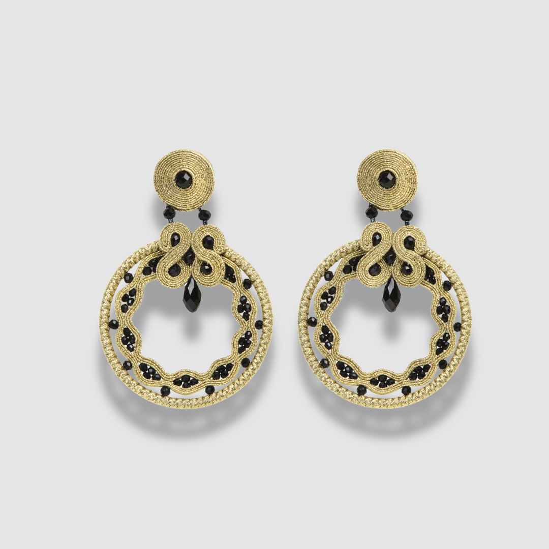 Pendientes Oro & Azabache en dorado y negro – Musula · PORTICO Concept, Turó Park Barcelona