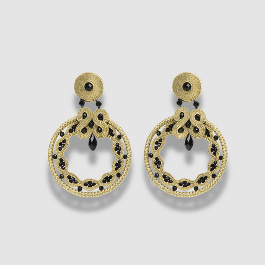 Pendientes Oro & Azabache en dorado y negro – Musula · PORTICO Concept, Turó Park Barcelona
