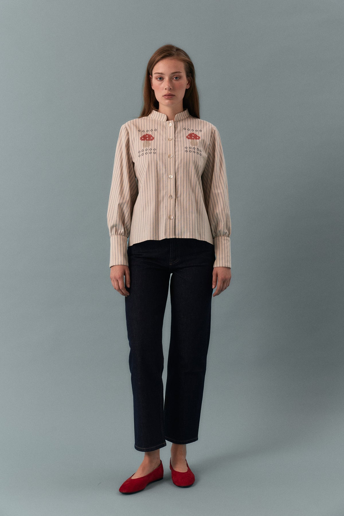 Camisa Billie Cottage de Laganini · 100% algodón orgánico a rayas, bordado de setas en punto de cruz
