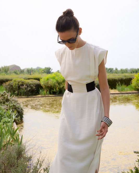 Vestido Prisma midi blanco con lazada negra de IQ Collection · PORTICO Concept, Turó Park Barcelona