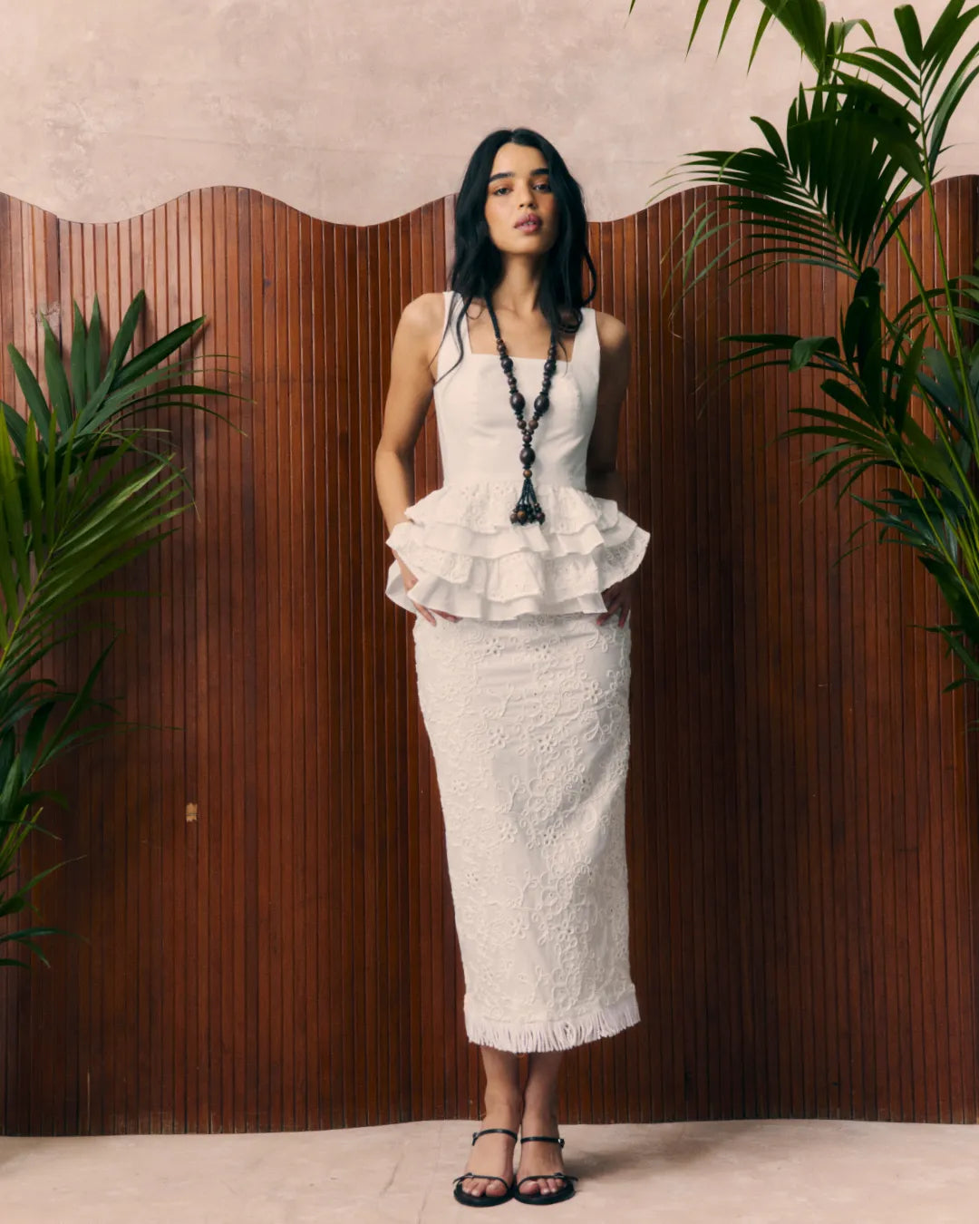 Detalle del bordado calado de la falda Santa Mónica Embroidery White de Laganini — PORTICO Concept, Barcelona