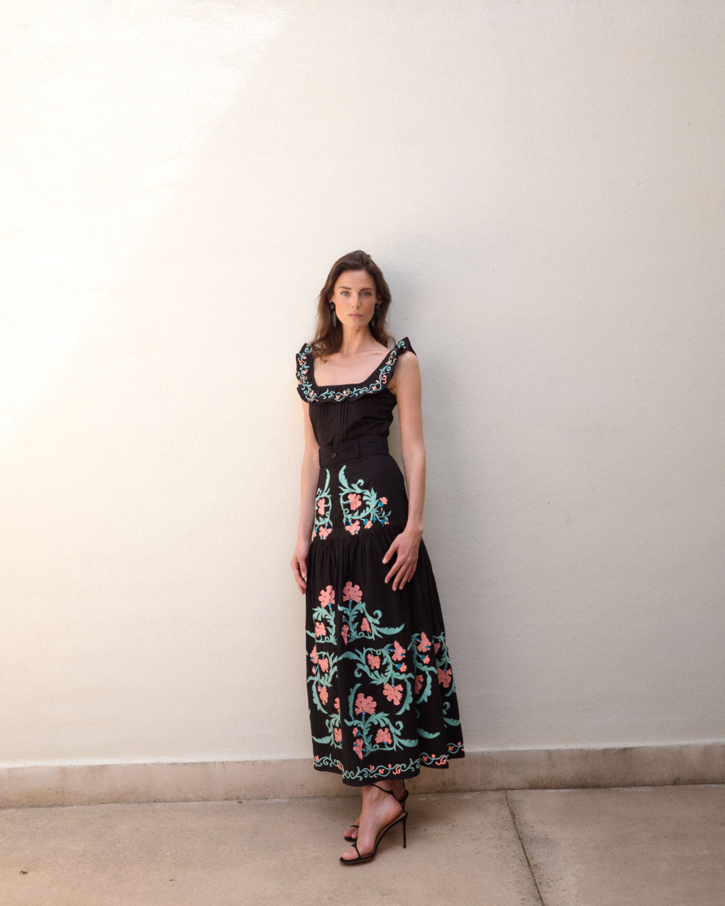 Conjunto Lunara de top y falda con bordados de IQ Collection · PORTICO Concept, Turó Park Barcelona (vista 2)