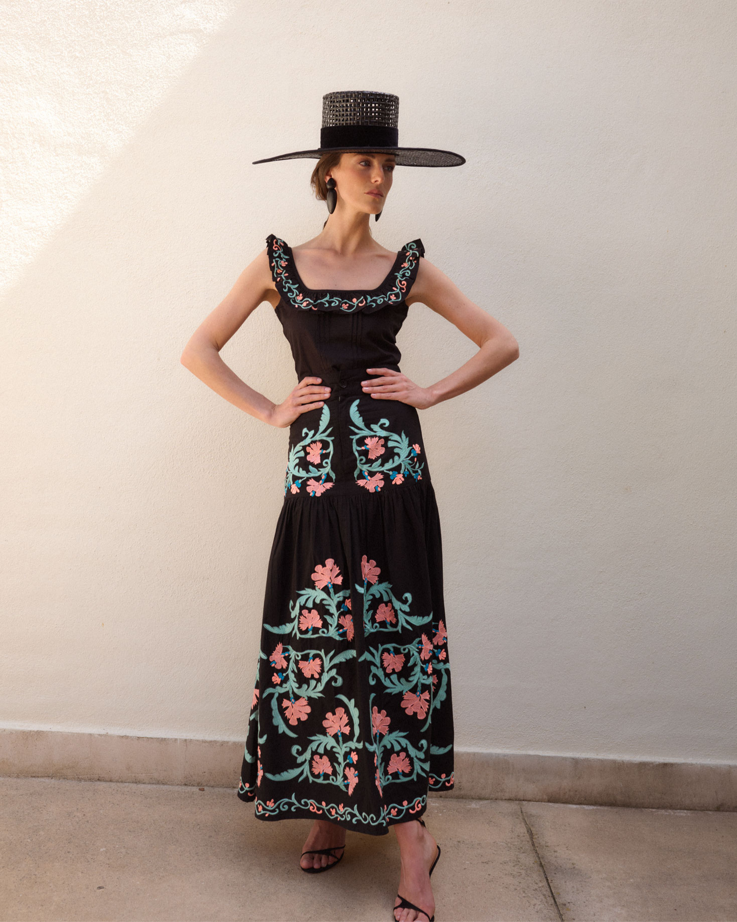 Conjunto Lunara de top y falda con bordados de IQ Collection · PORTICO Concept, Turó Park Barcelona