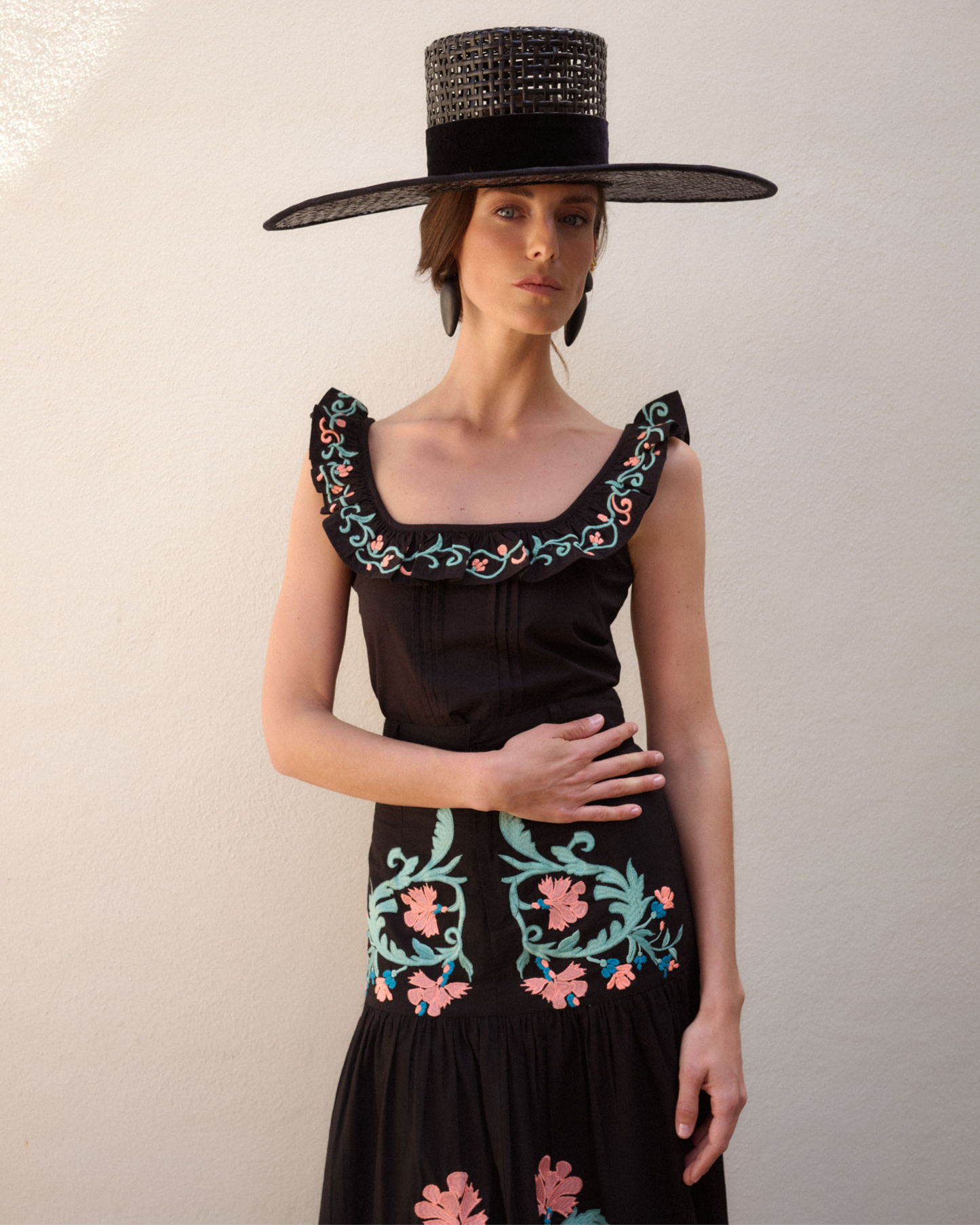 Conjunto Lunara de top y falda con bordados de IQ Collection · PORTICO Concept, Turó Park Barcelona (vista 4)