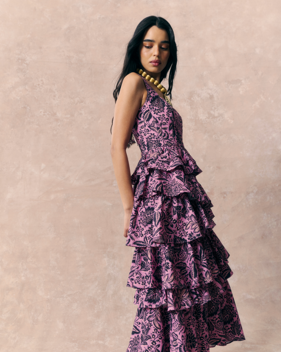 Vestido Daiquiri Bloom largo de volantes con estampado floral rosa y negro – Laganini · PORTICO Concept, Turó Park Barcelona (vista 5)