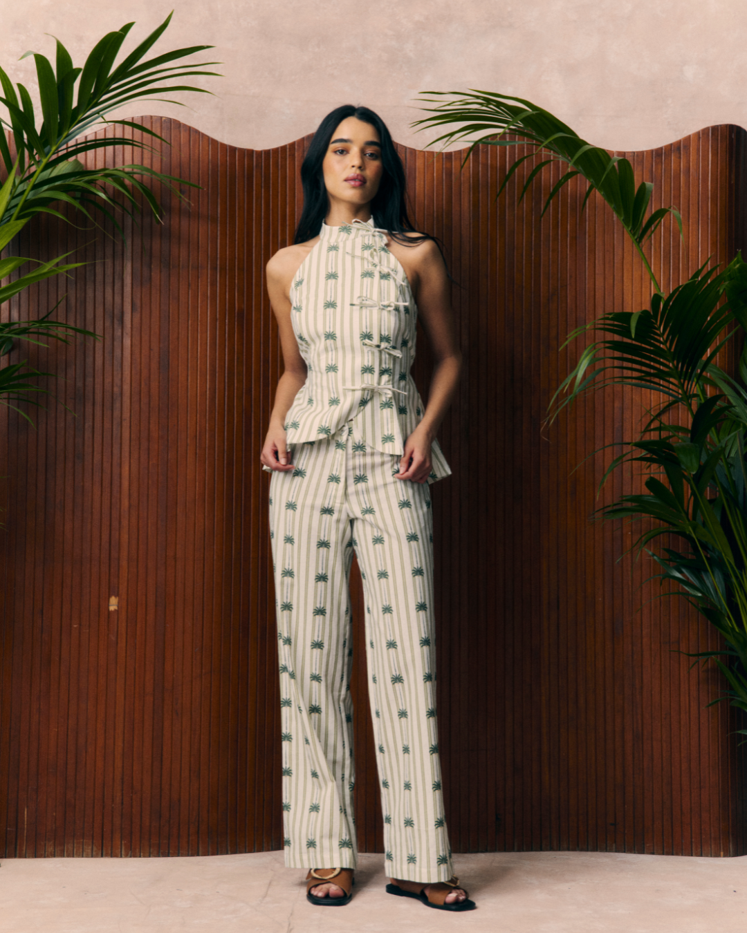 Top Renata Pahoa con escote halter y estampado de palmeras – Laganini · PORTICO Concept, Turó Park Barcelona (vista 5)