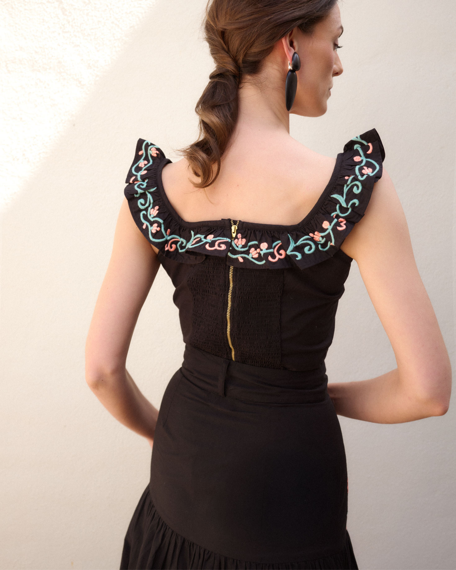 Conjunto Lunara de top y falda con bordados de IQ Collection · PORTICO Concept, Turó Park Barcelona (vista 3)