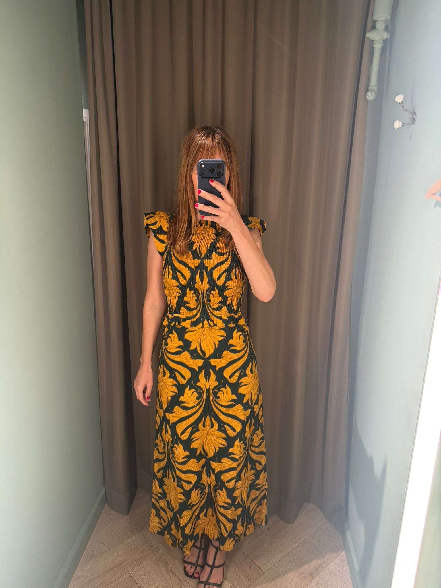 Vestido largo Mariposa amarillo con estampado floral – Pietra Madrid · PORTICO Concept, Turó Park Barcelona
