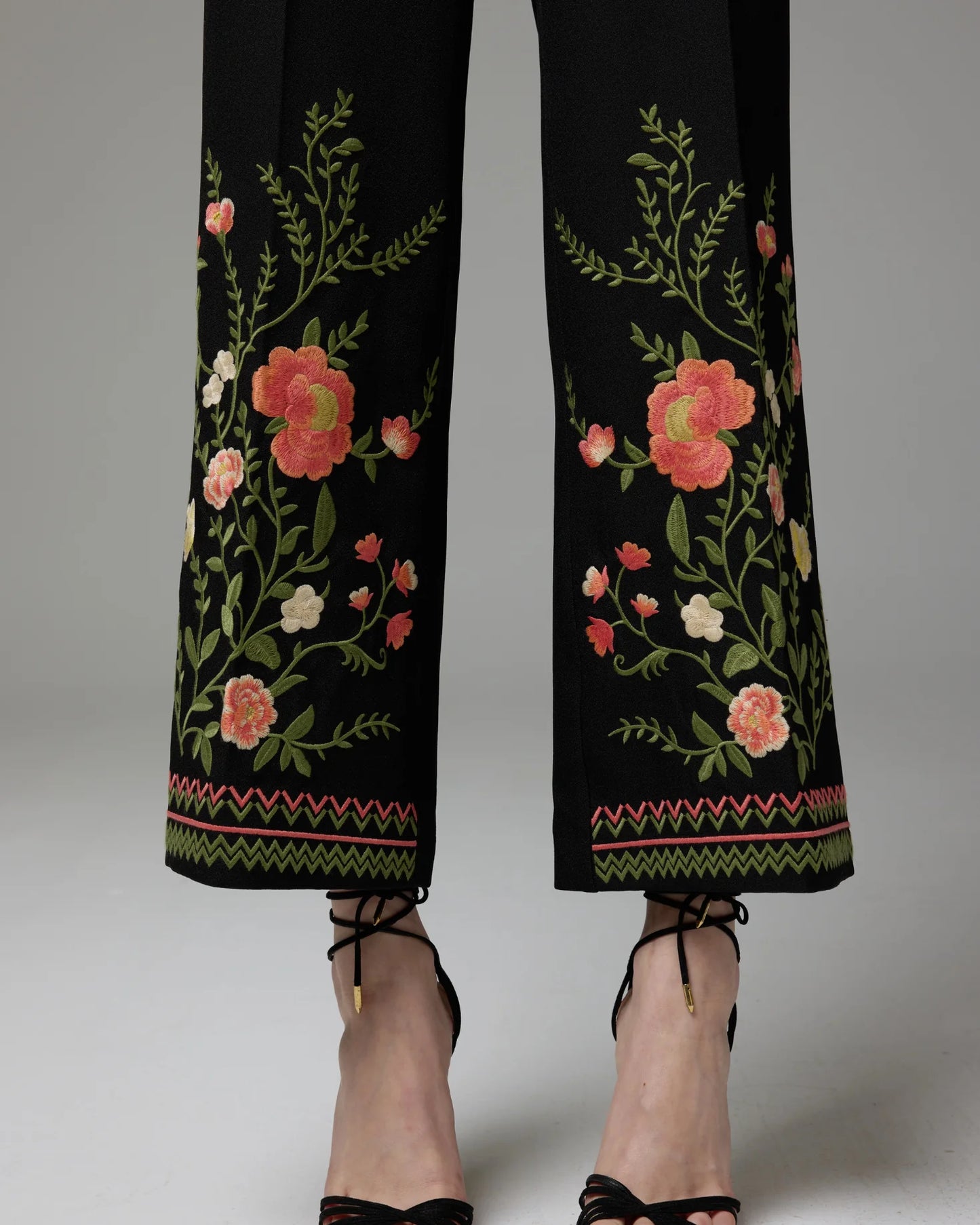 Pantalón Adana de IQ Collection · PORTICO Concept, boutique en Turó Park, Barcelona