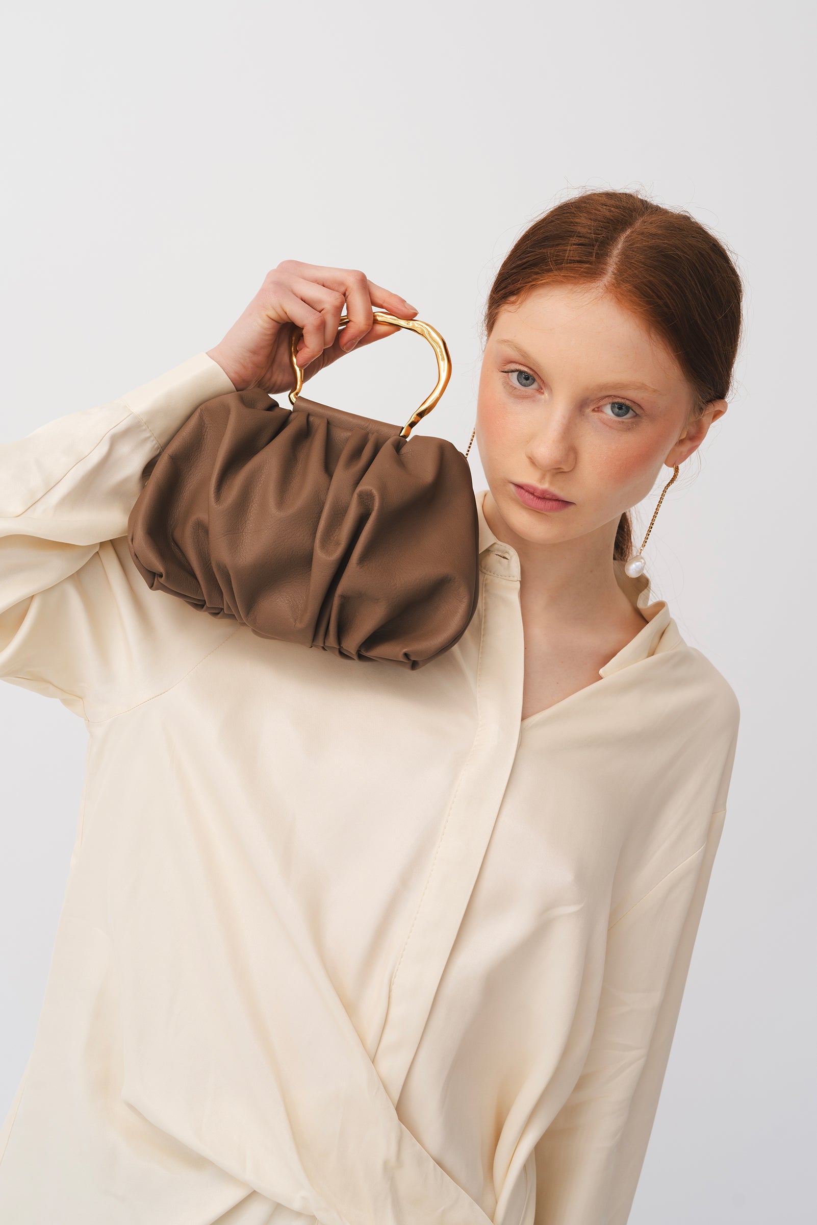 Bolso Victoria Taupe – Carnevale Madrid · PORTICO Concept, Turó Park Barcelona
