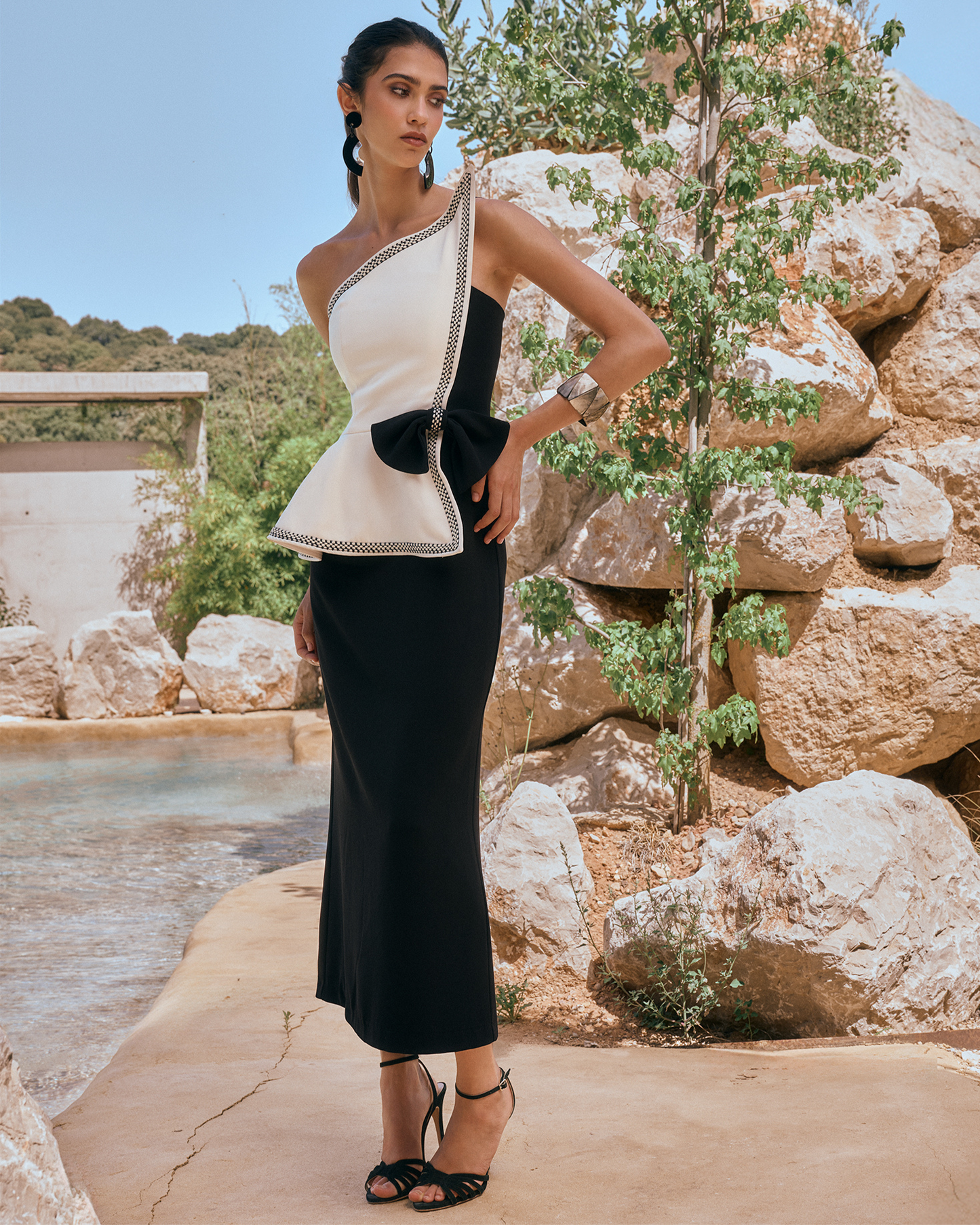 Vestido Habana midi bicolor en crudo y negro de IQ Collection · PORTICO Concept, Turó Park Barcelona