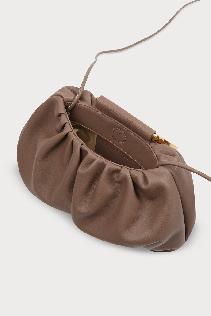 Bolso Victoria Taupe – Carnevale Madrid · PORTICO Concept, Turó Park Barcelona (vista 3)