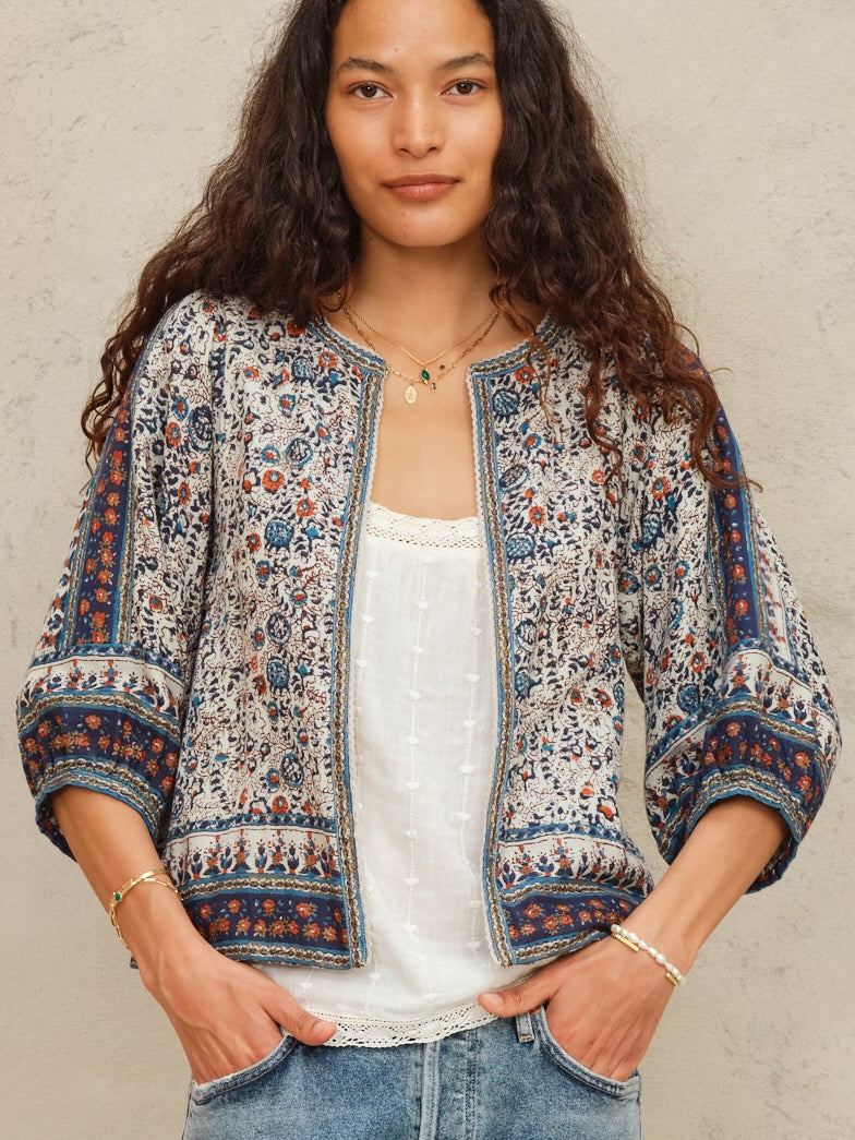 Chaqueta Cass en algodón con block print indio en índigo y teja – Mabe · PORTICO Concept, Turó Park Barcelona