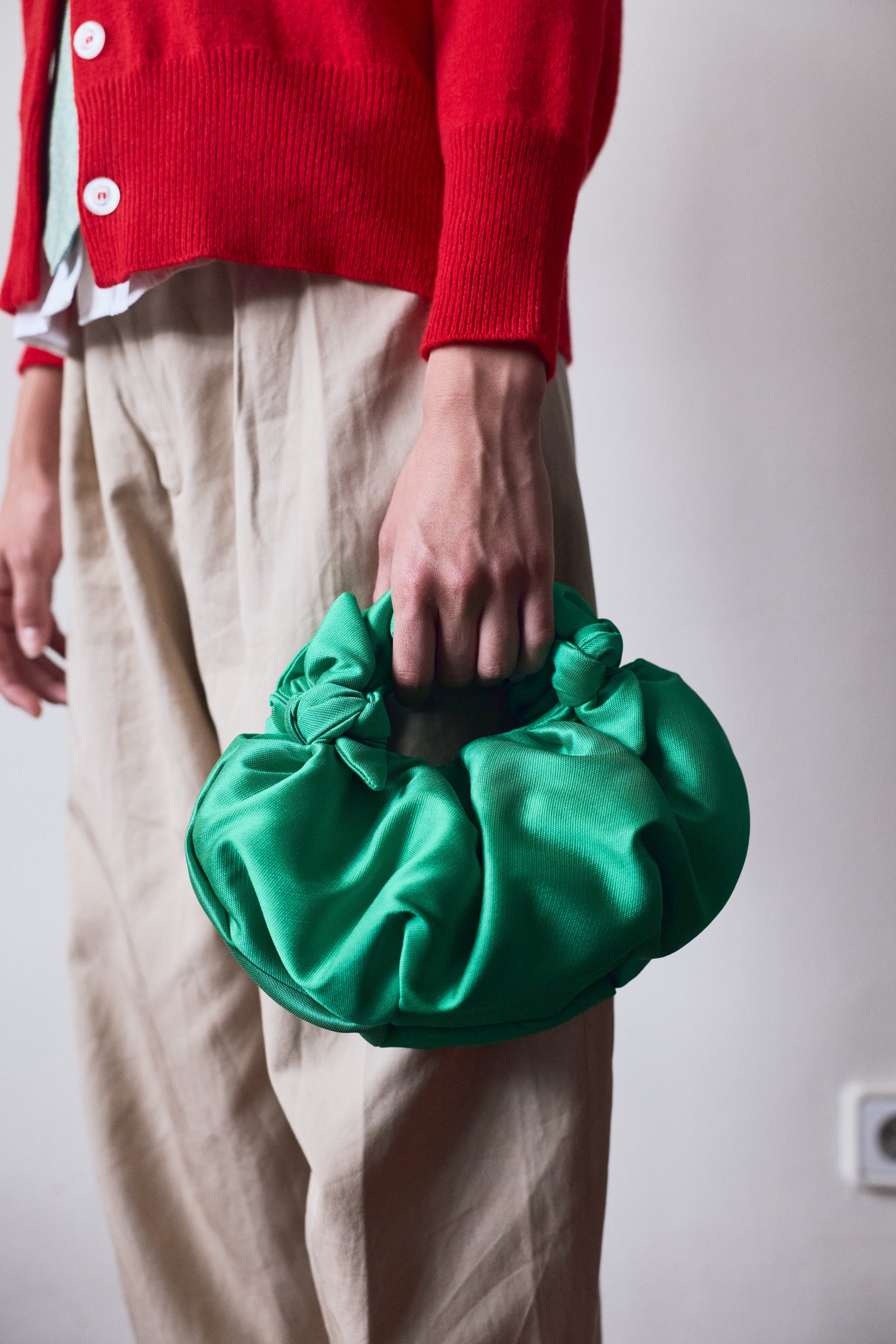 Bolso Bernatta Mini verde de Laia Alen – Laia Alen · PORTICO Concept, Turó Park Barcelona (vista 2)