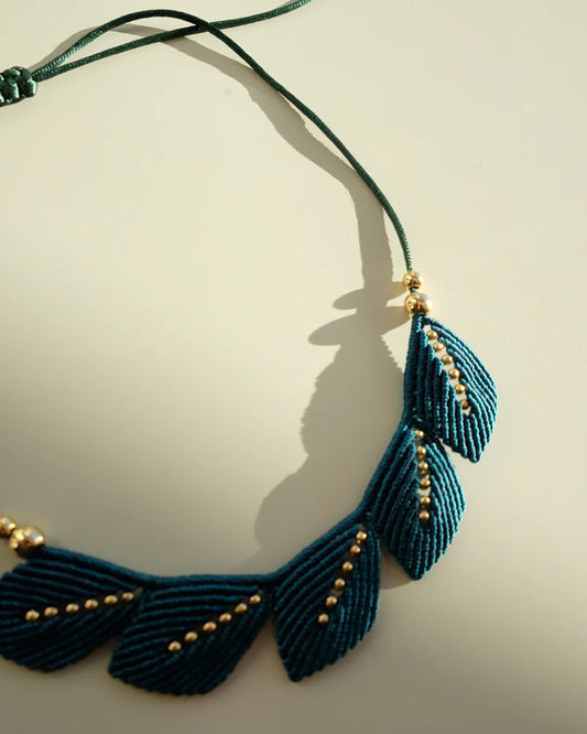 COLLAR AURA HOJAS ESMERALDA