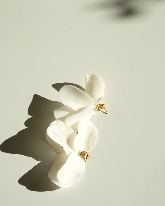 Pendientes Flora Off White de Coper · detalle 2