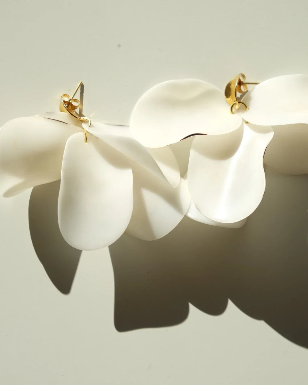 Pendientes Flora Off White de Coper · detalle 4