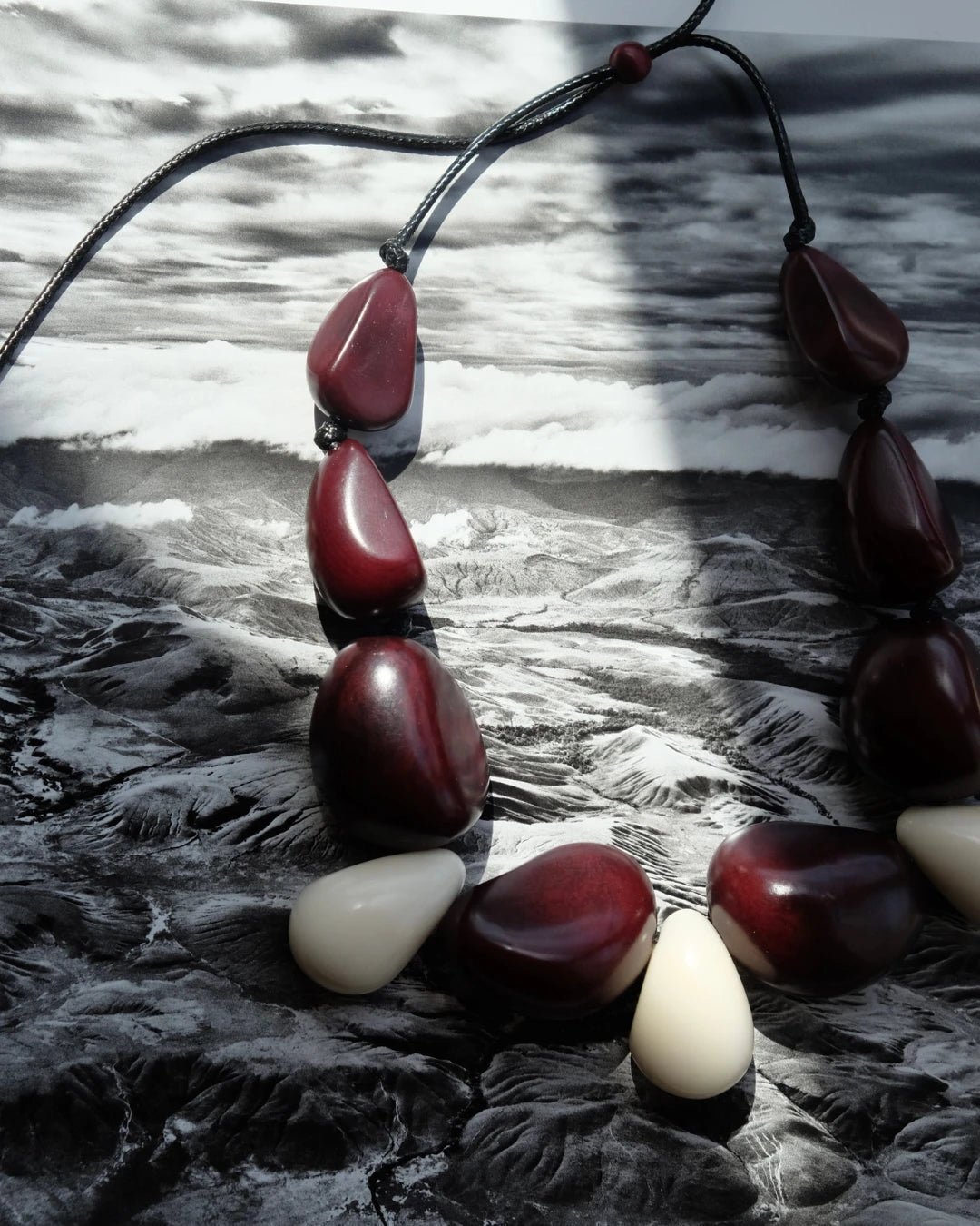 Collar Marina burdeos de Coper · detalle 1