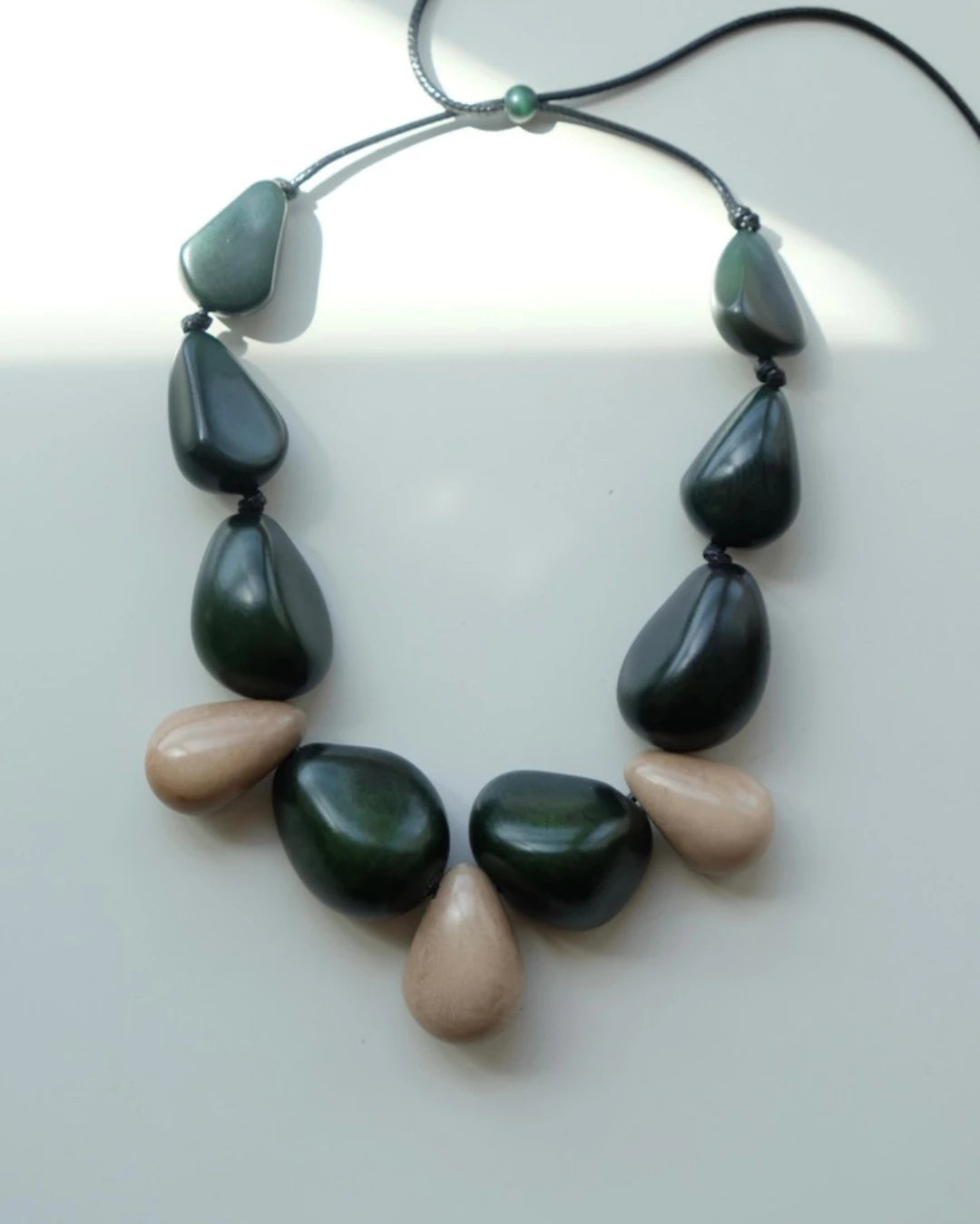 Collar Marina verde esmeralda de Coper · detalle 4