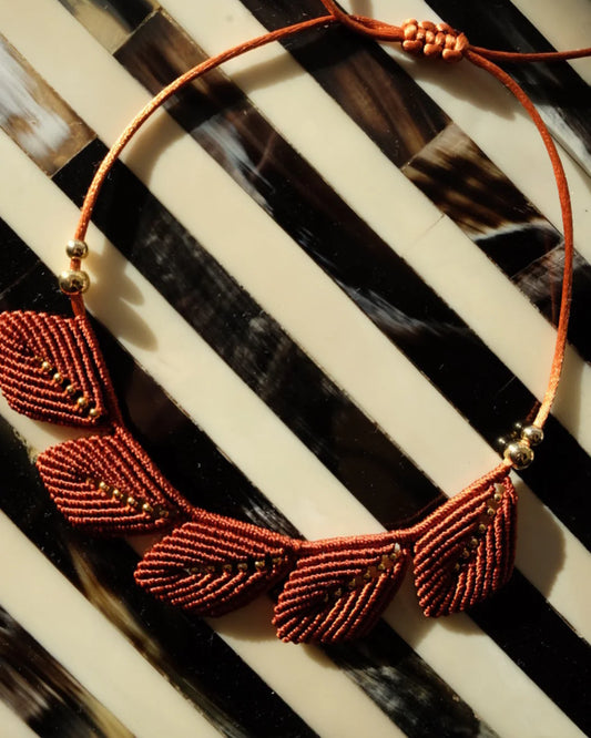 COLLAR AURA HOJAS TERRACOTA