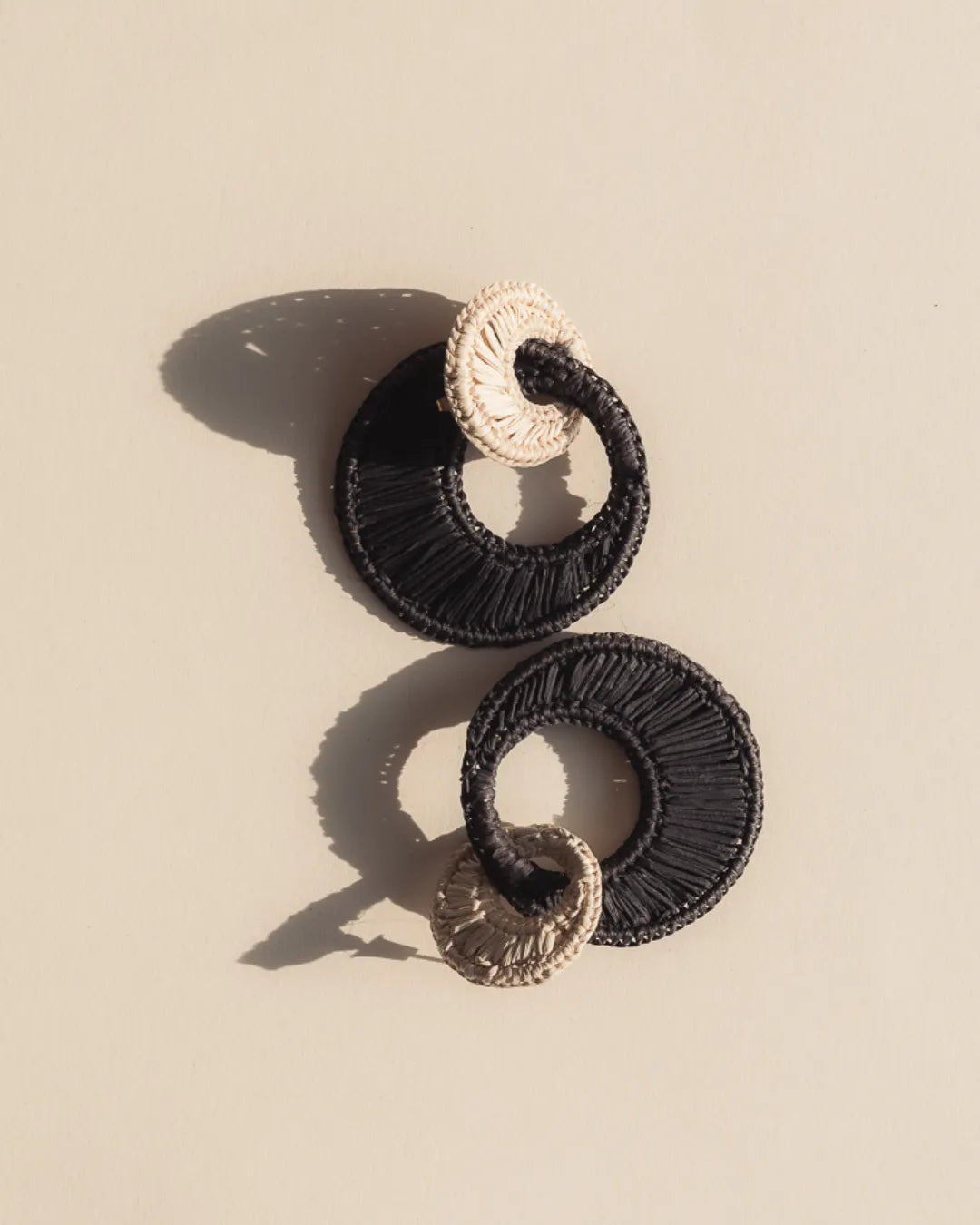 PENDIENTE CARMINA BEIGE BLACK