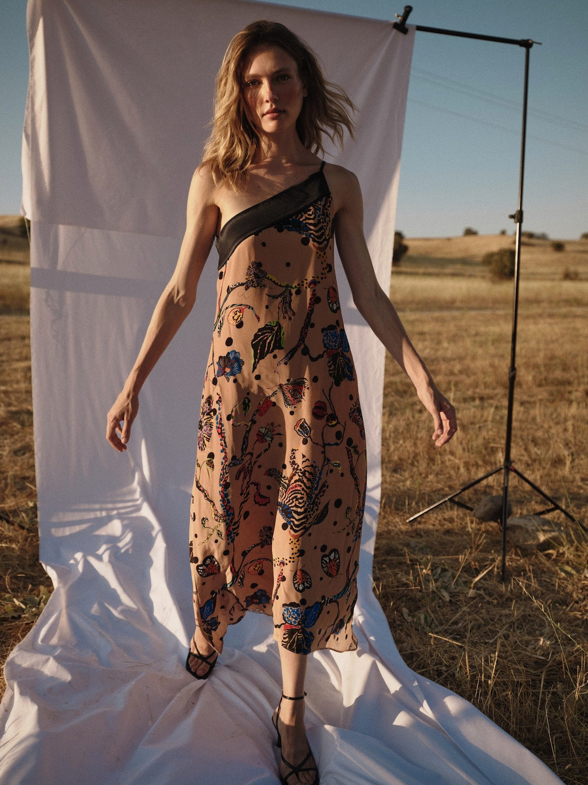 Vestido Lauren beige, vista frontal del canesú