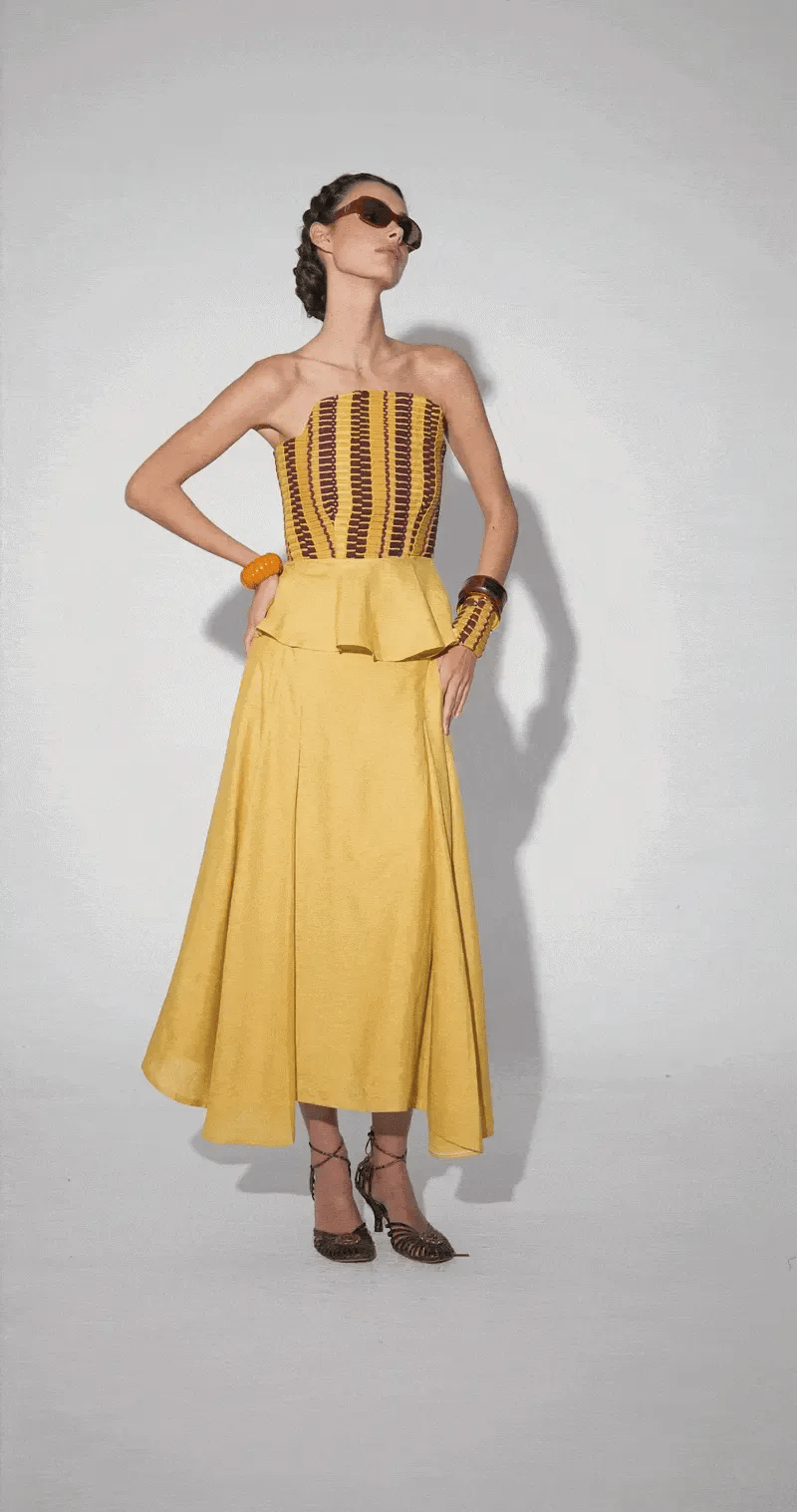 Top Eulalia Mostaza de Baudesson, lino, algodón y seda · moda de invitada hecha en telar · Portico Barcelona