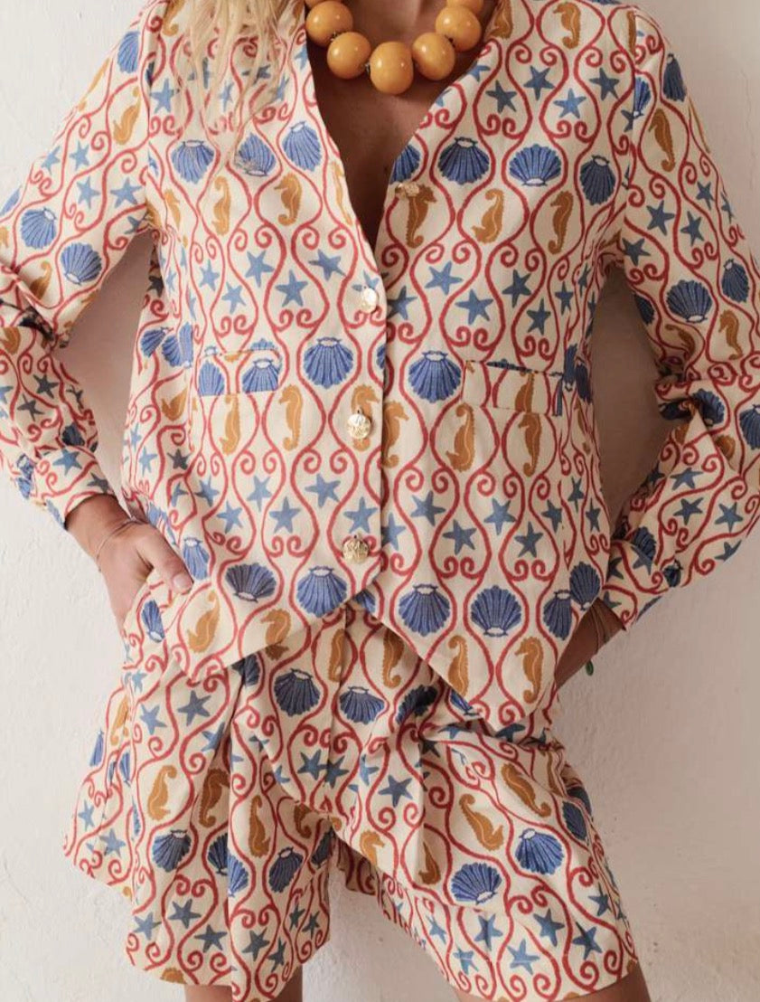 Chaqueta con estampado marino de estrellas y conchas – Josephine · PORTICO Concept, Turó Park Barcelona